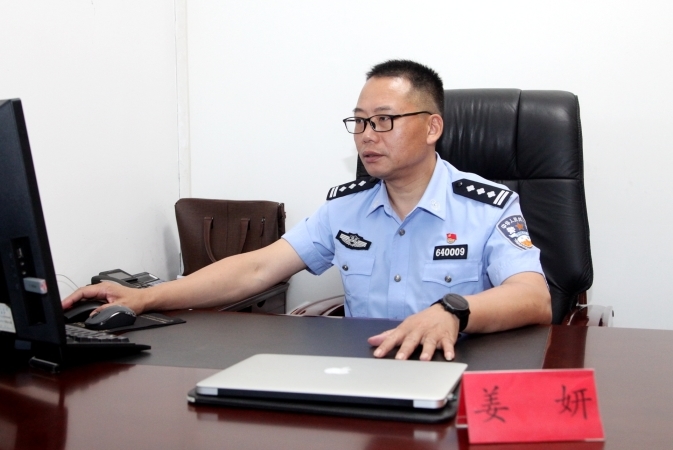 重拳出击 扫黑除恶